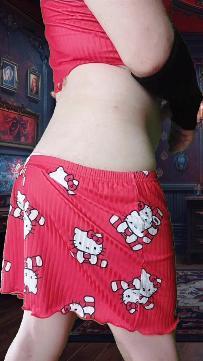 Kitty_Cross: 白人女性、可愛らしいシシー、スイートショートパンツ、ブーティダンス