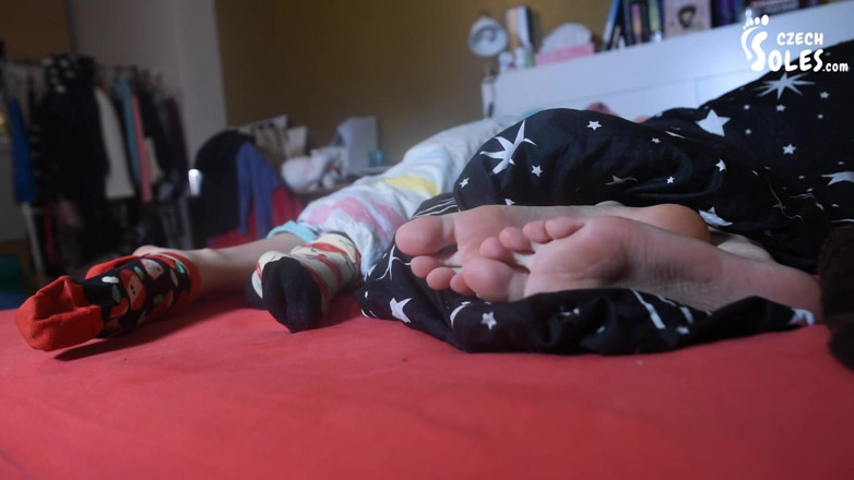 Czech Soles - foot fetish content: bistar men do pairon vaali larkiyan