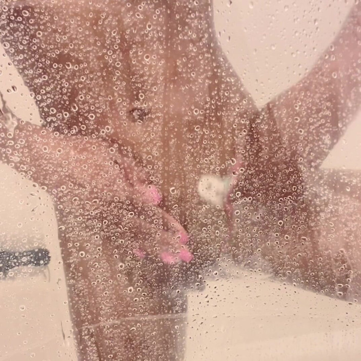 Emilycreams1: Bercukur di Bilik Mandi