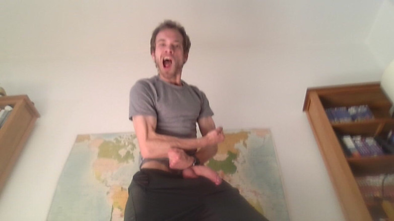 XlPmml: Sin cerebro goon bator meando por todo el piso