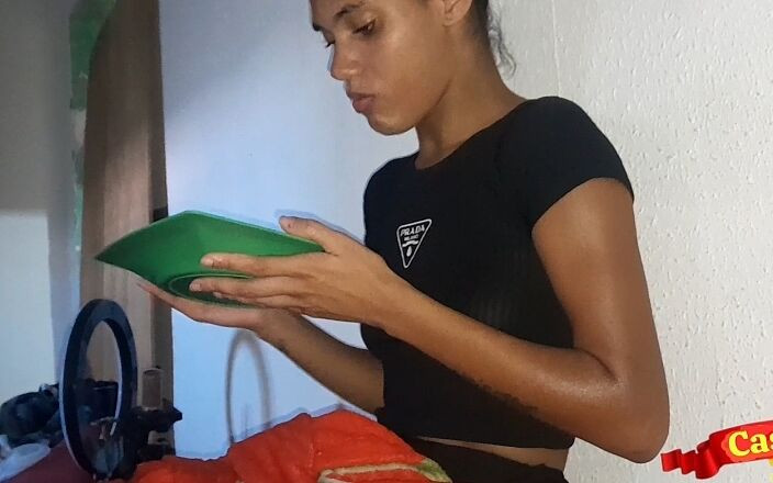 LeoOgro: J'allaite ma petite belle-fille.