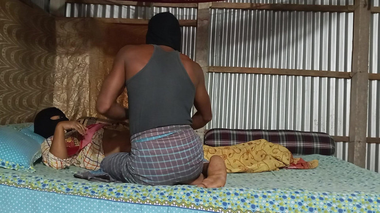 SAFI TV: Ngentot pantat ibu tiri tiri