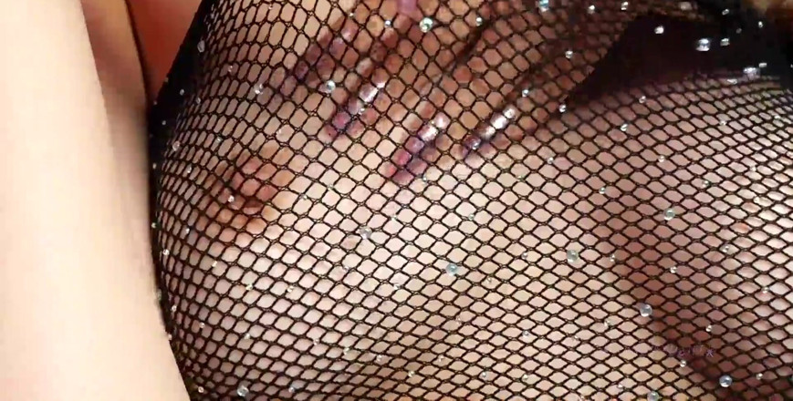 Rebecca Diamante: Petits seins naturels dans des filets de pêche envoûtent une...
