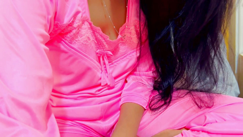 Sexy Zoya: Sexy zoya - मुस्लिम लड़का नई दिल्ली के ओयो होटल में अपनी सौतेली मम्मी को चोदता है, वह इसका बहुत बुरी तरह से मजा ले रही है - अंदर वीर्य मत डालो