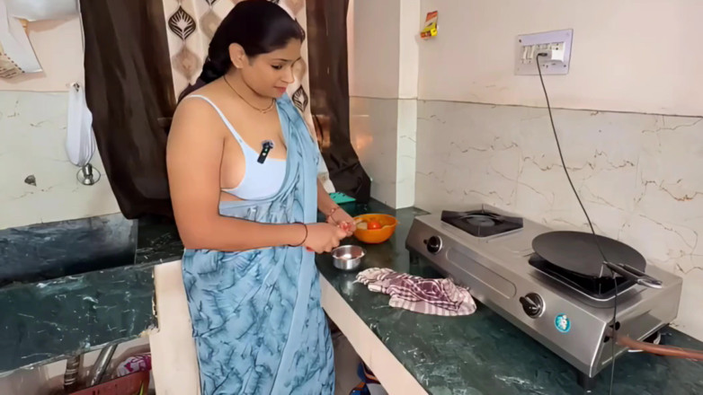 FantacyCouple: Une indienne insatisfaite baise vigoureusement avec son devar sur le...