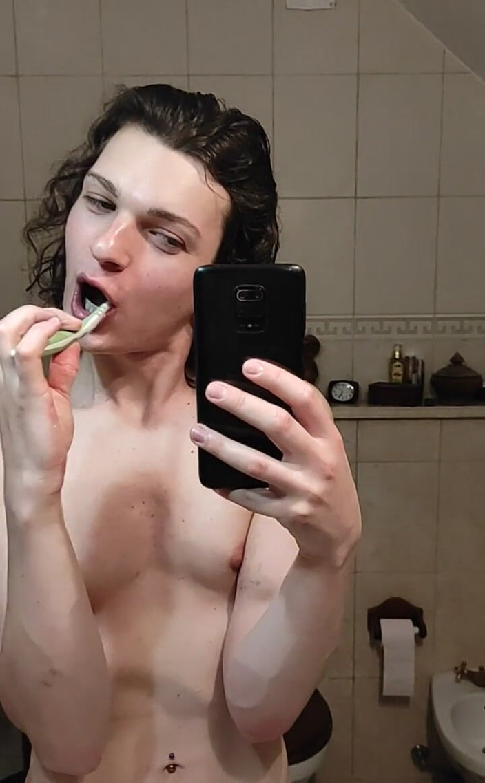 Medi Voi: Mi lava i denti.