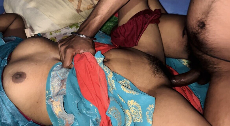 Desi Bhabhi 01: Saya mengongkek adik tiri dalam undang-undang kali pertama pada waktu...