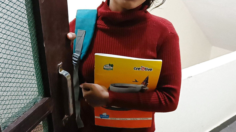 YOURAMRITA04: 18 ani tânără desi indiană de sat Vergin studentă a...