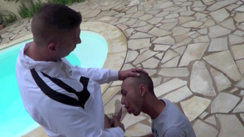 BAD BOYS FUCKERS FROM FRANCE: Gemene latino futută de un băiat rău în piscina de înot