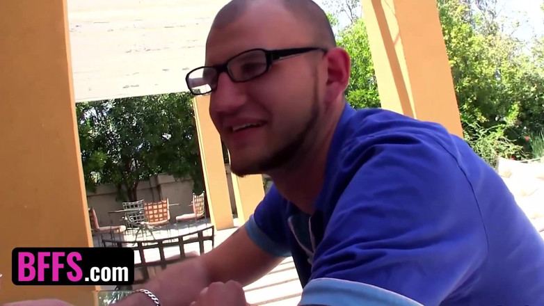 BFFS: BFFS - Lucky nerd dostaje do nauczyciela trzy gorące panie w...