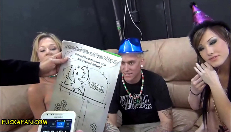 Fuck a Fan: Fuck A Fan - novoroční stříkací párty pro surfaře z Long...