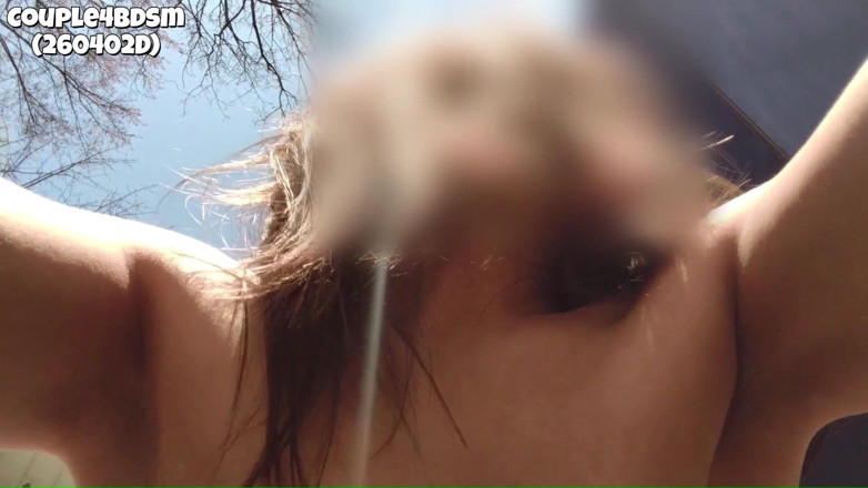 Couple4bdsm: ホットなミルフ 屋外ドギースタイルセックス