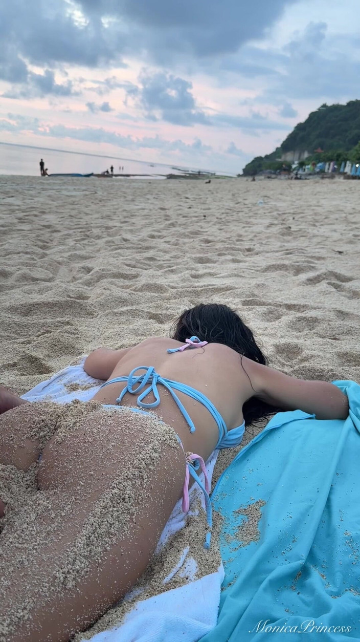 Princess Monica: 해변에서 에로틱한 후장 마사지, 바다에서 장난 꾸러기