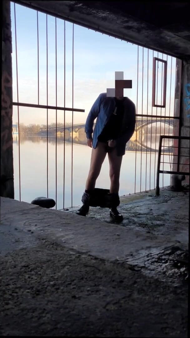 Wanker forever: Ufff. Sexy chlap honí a stříká na ulici