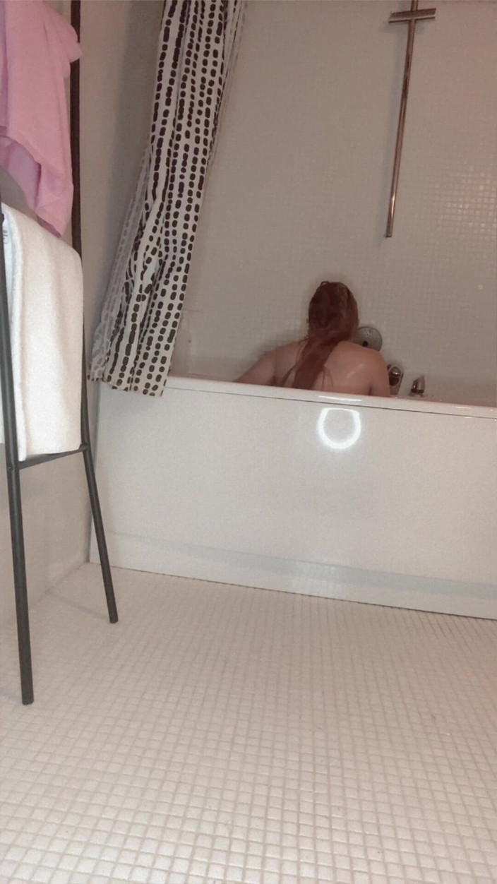 FinDom Goaldigger: メガネなしでシャワーを浴びる