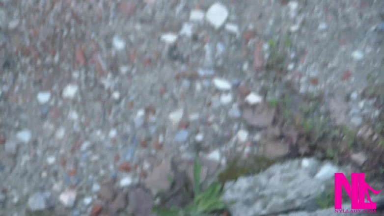 Nyllady: Je creuse la sale Miry Gravel dans mes escarpins à talons...