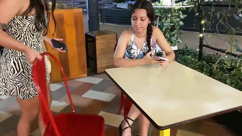 DAYANNA: Kimse şehrimizdeki bir alışveriş merkezinde kız arkadaşımla seks yapmamı beklemiyor