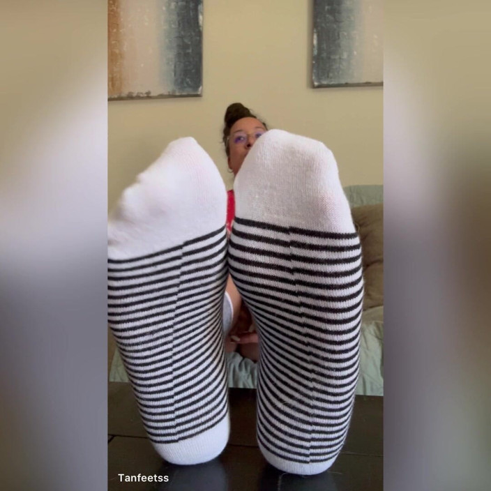 Tan feets: Latina tanfeets silent sock se burlan de no eliminación