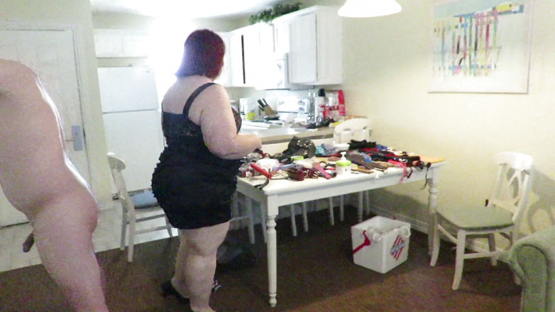 BBW nurse Vicki adventures with friends: Stăpâna Bleagă, recoltează și se joacă cu gheață pentru un bărbat...