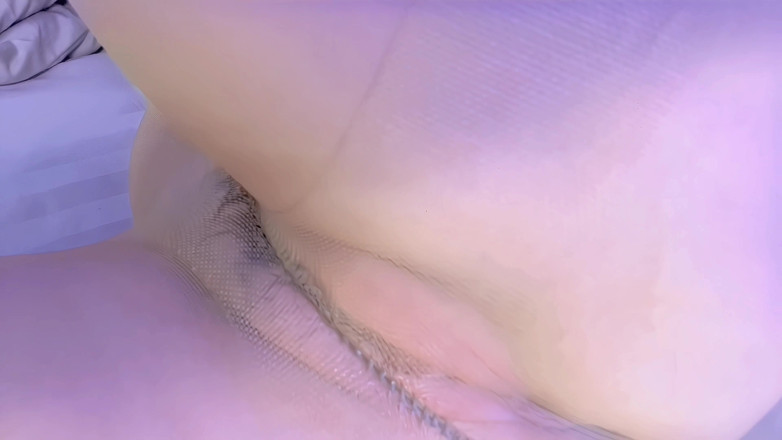 Holy_Red: Seidige Nylonbeine Um Deine Fantasien Gewickelt