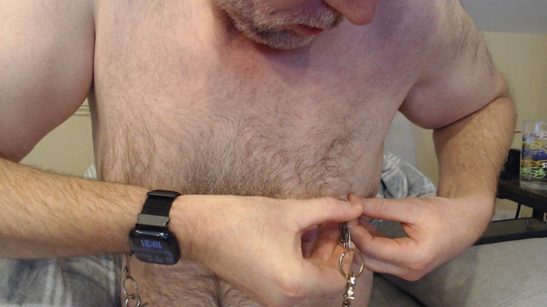 Lovenipclamps: Pinzas de trébol con púas en mis puntas de pezones