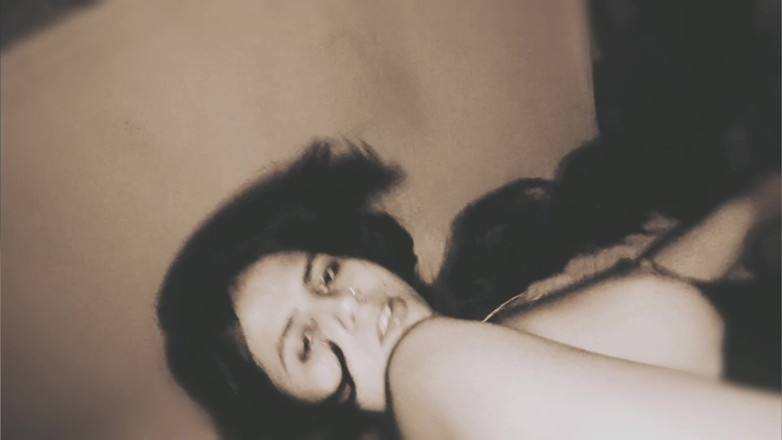 Hot Sis: Latika sexy aujourd'hui et elle a besoin de baiser