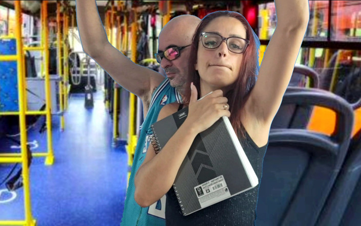 FannySquirting: Un Inconnu Lui a Pénétré La Chatte Dans Le Bus...