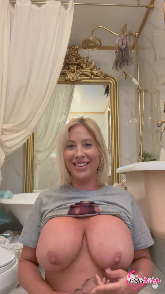 Tasha Reign official studio: Tasha Reign s’amuse avec toi