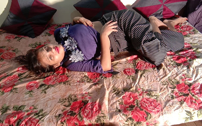 Sarika Vikki: Hintli kız üniversiteli sevgilisiyle - desi seks