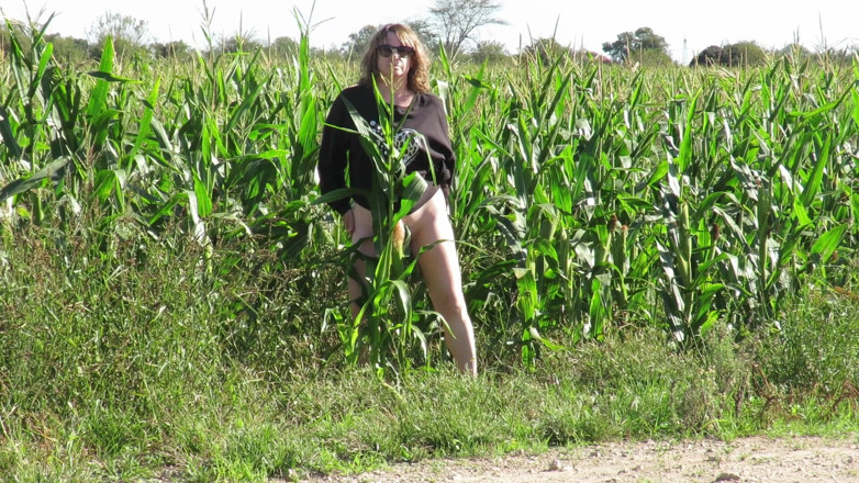 Milfcamsex: Patricia v Kukuřičném poli
