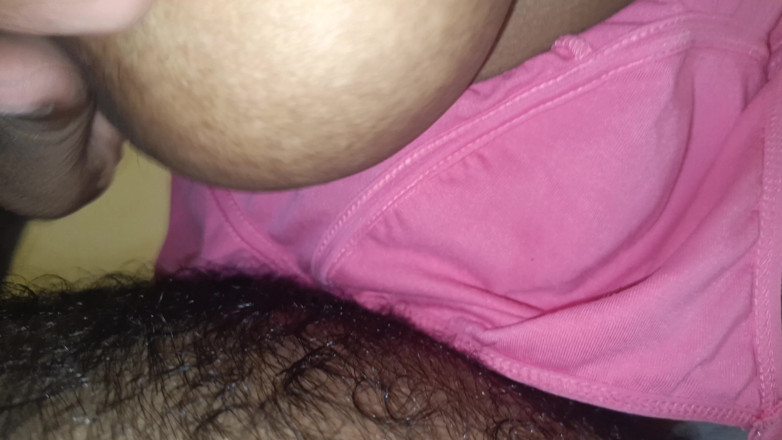 XtremeBabe: Hausfrau süße brust drücken, cowgirl-position