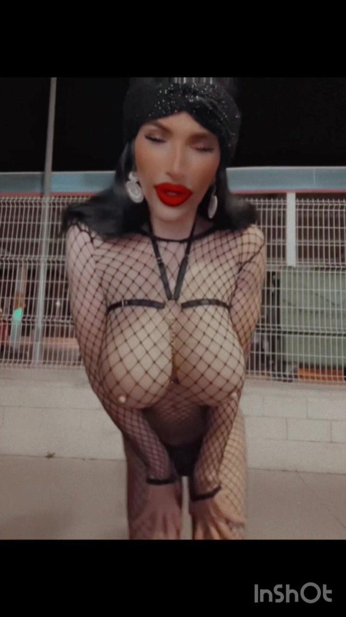 Sissy Slut Brianna: main hastamaithun karta hoon aur gaisolin men viry nikaalta hoon
