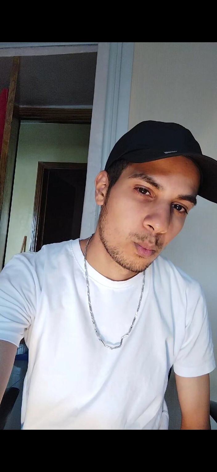 Zaid: Saúdský chlap hladí penis