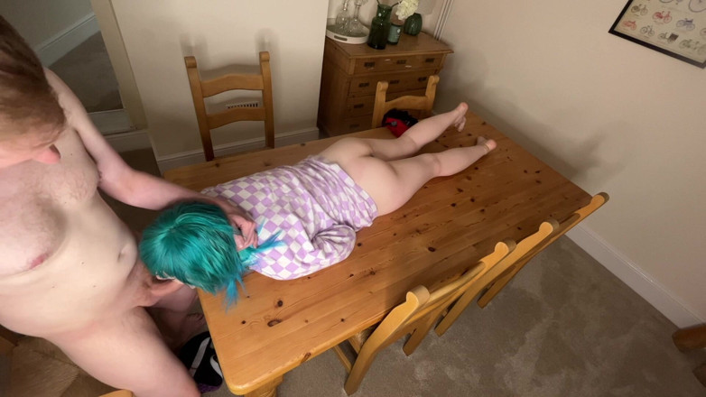 BiMFCoupleUK: Bimfcouple blowjob &amp; analfick auf dem tisch