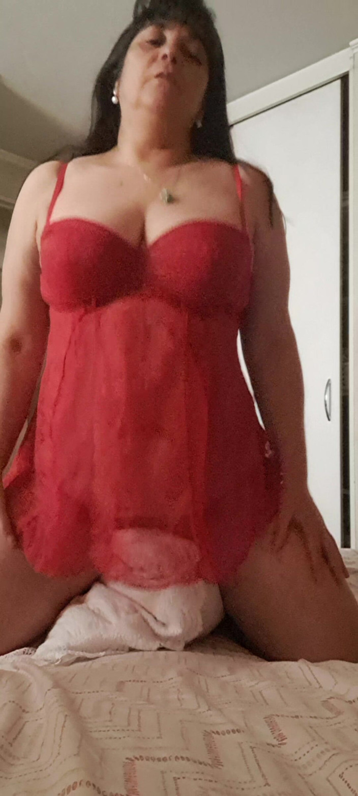 Mommy big hairy pussy: Stiefmutter in roten dessous, verführt ihren liebhaber
