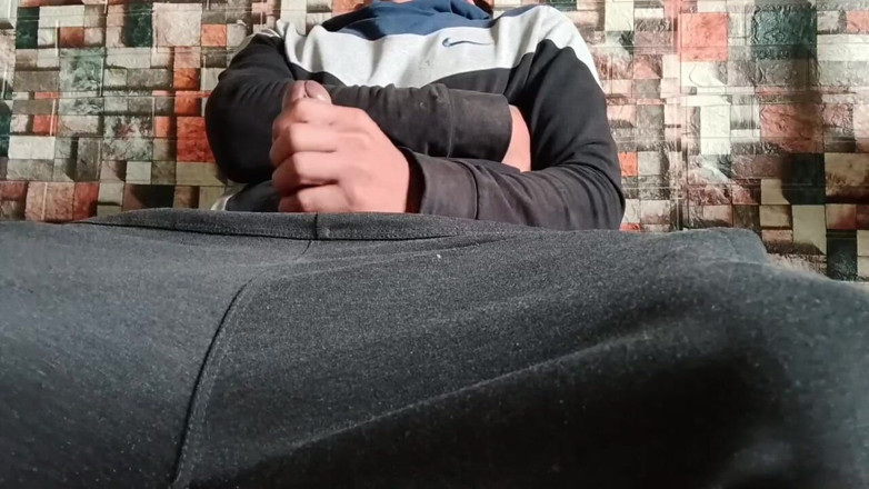 Hornyboy2058: Heteroseksüel bir adam bir ay aradan sonra mastürbasyon yapıyor ve...