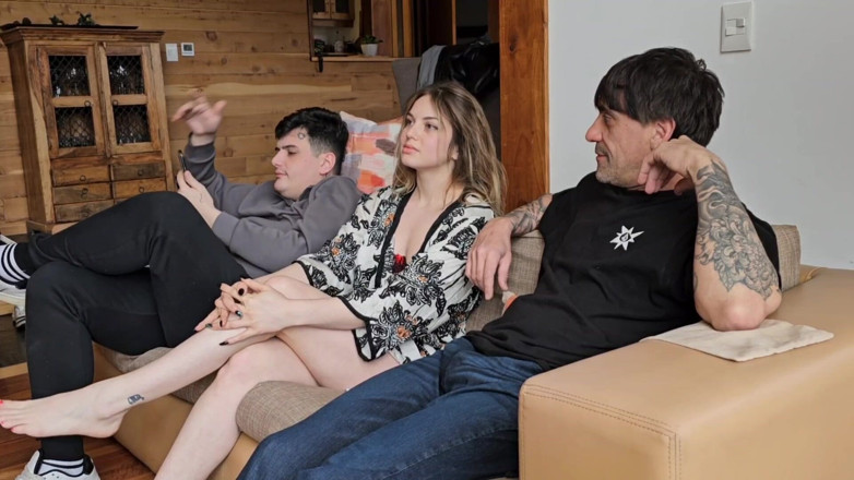 Elnonohub: Můj paroháčský přítel si neuvědomuje, že jeho žena je velmi sexy