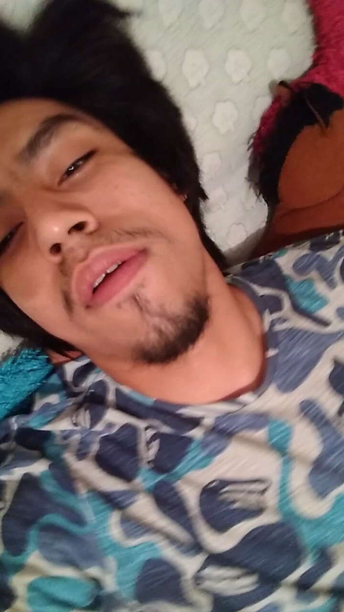 AlexAlejandro13: Hete jongen in bed