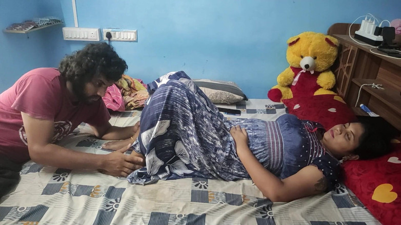 Vaigavarun Feet romance: Ayak yalama ayak masajı romantizm