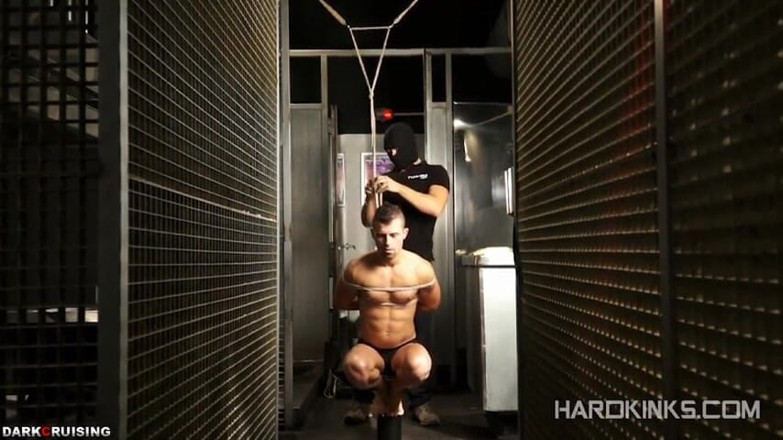 Hard Kinks: Bir köle için elektro ve şaplak