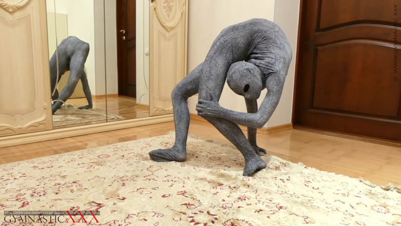 Gymnastic: スパンデックスキャットスーツのコントーションクイーン
