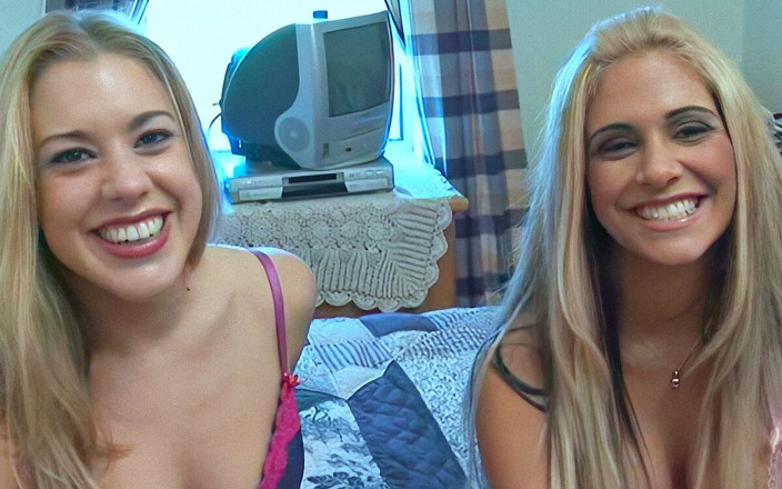Naughty Noughties: Tammy Oldham rencontre Carmel Moore pour une action fille sur...