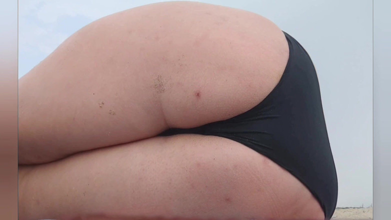 Putarankahotmilf: Secreto de burlas y meando en la playa