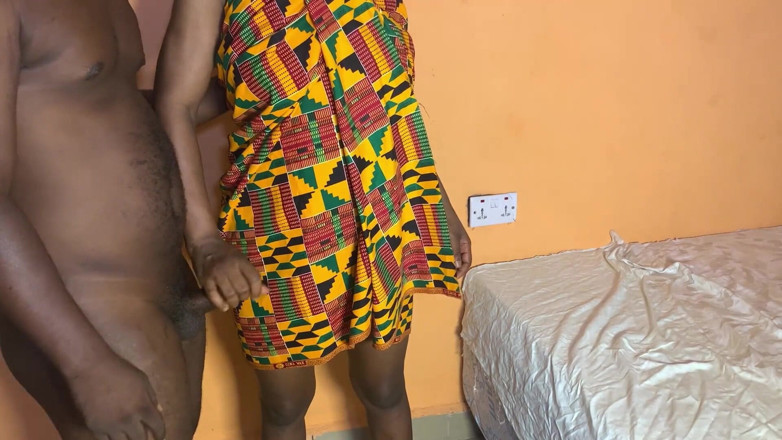 Fridayborn3: Une amatrice africaine se fait surprendre par une caméra