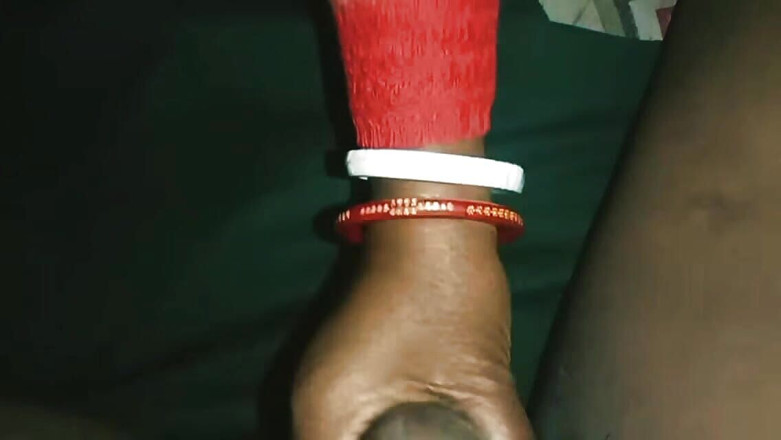 Ankit: Une tatie randi du village indien fait un branlette, vidéo...