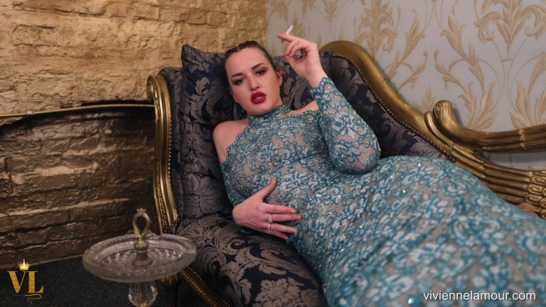 Vivienne l'Amour: Vivienne L'amour - Kouř a mrtvice s bohyní 1080p Full HD