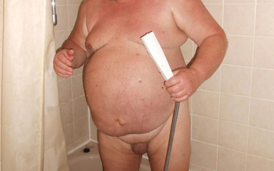 Opas Lust: Grandpa is peeing in the shower
