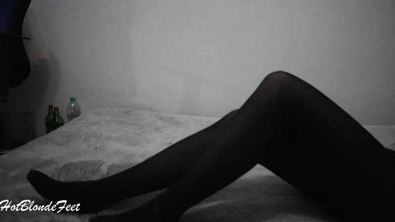 Miley Grey: Cette blonde sexy a des pieds qu’il faut voir ! - Miley...