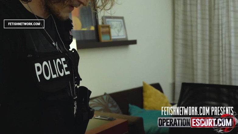 Operation Escort: Zadziorna mała dziwka Holly Hendrix przyłapana na nagabywania w hotelu