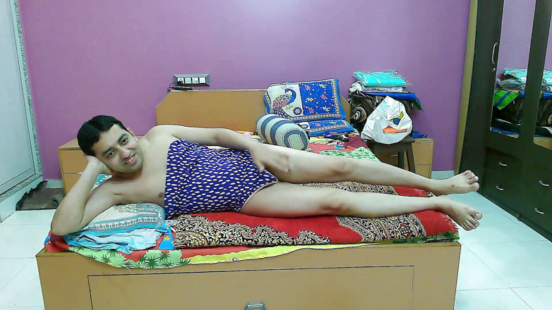 Cute & Nude Crossdresser: 원피스 DIY 수영복을 입은 섹시한 계집애 크로스드레서 펨보이 달콤한 롤리팝.